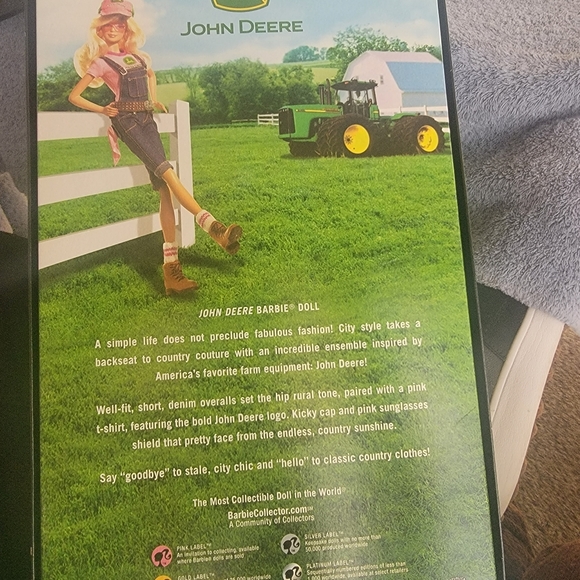 2007 Collectible Pink Label John Deere Barbie NWT. - Picture 3 of 5